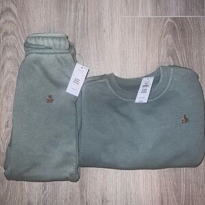 Green Sweatshirt and Joggers Set